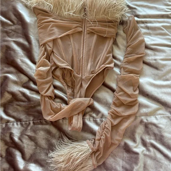 House of CB Blush Feather Corset Bodysuit XS | Off Shoulder Party Look - Picture 8 of 8